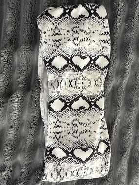 Black & White Snake Print bathing suit Top